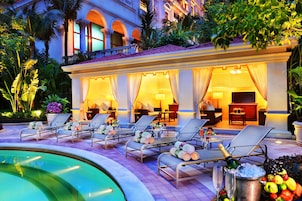 4 outdoor pools, open 8:00 AM to 8:00 PM, cabanas (surcharge)