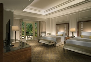 Verona Deluxe Suite | 1 bedroom, in-room safe, desk, laptop workspace