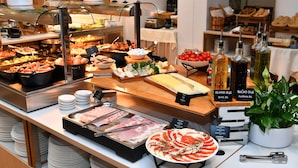 A buffet with various food items and condiments. - City Hotel Ljubljana (Ljubljana)