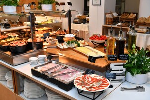 包含每日自助早餐