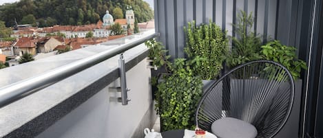 Deluxe-dobbeltværelse - terrasse - byudsigt | Terrasse/gårdhave