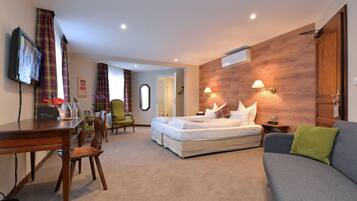 Superior Double Room | 1 bedroom, minibar, desk, free WiFi