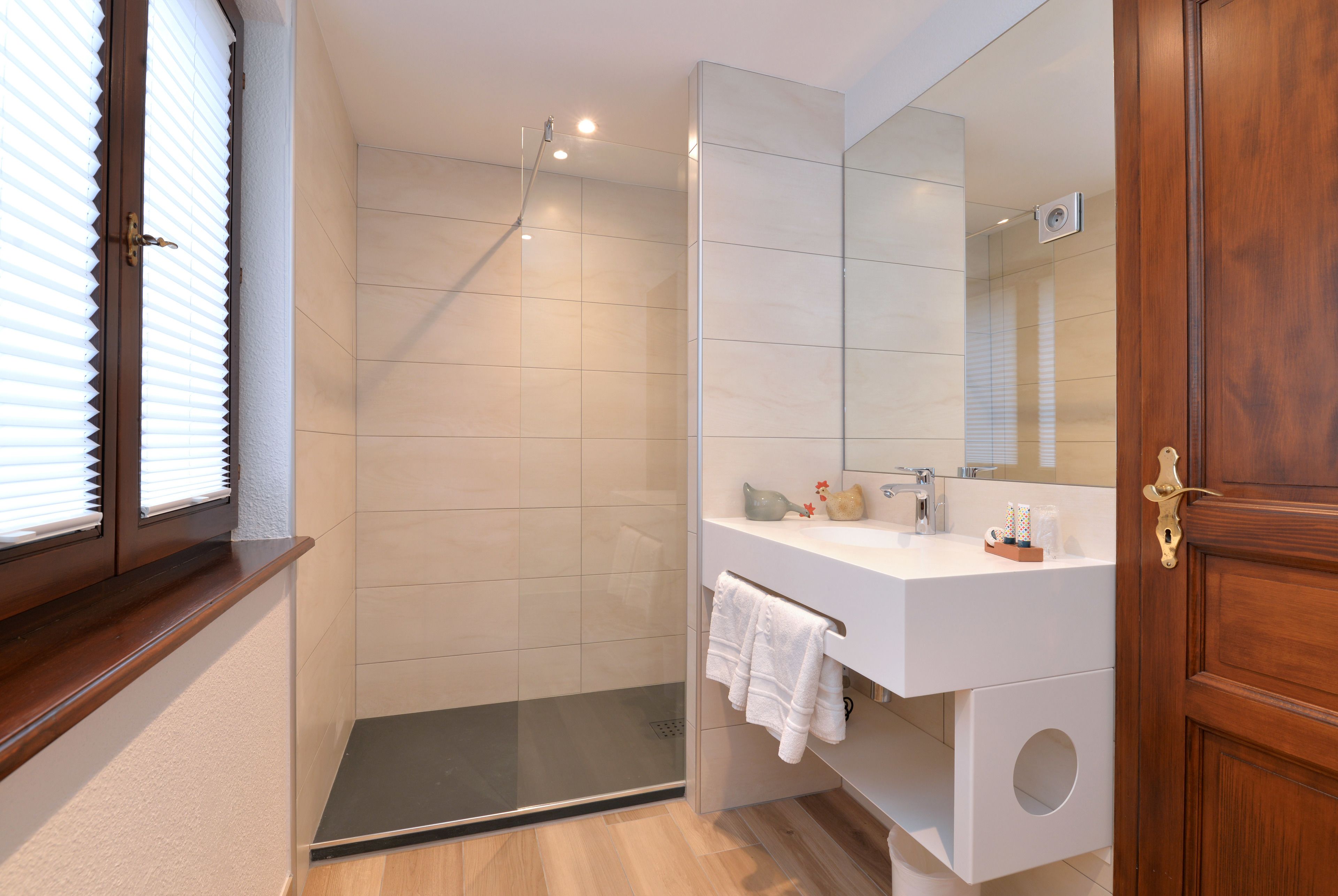 superior double room | bathroom | hair dryer, towels, soap, shampoo