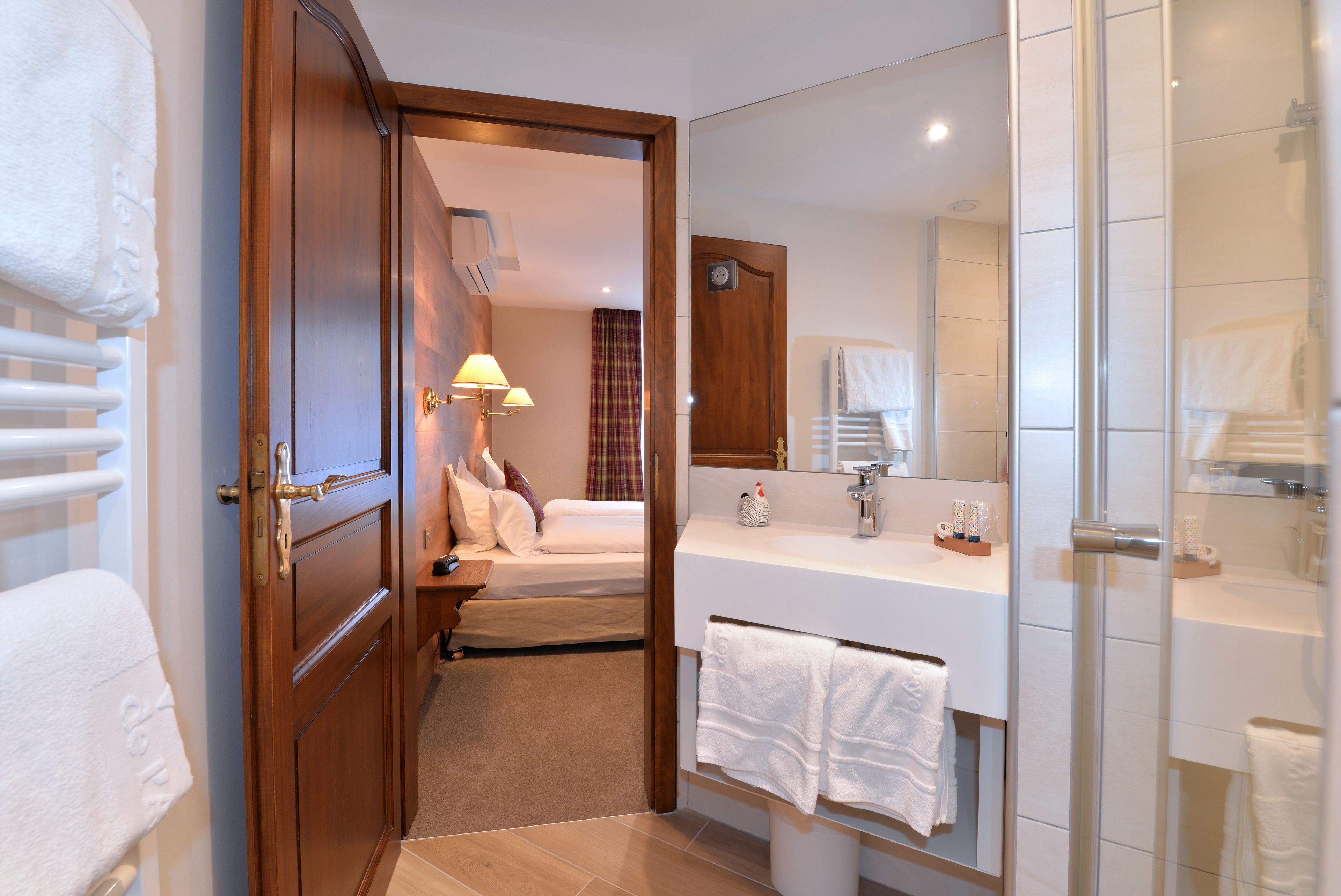 superior double room | bathroom | hair dryer, towels, soap, shampoo