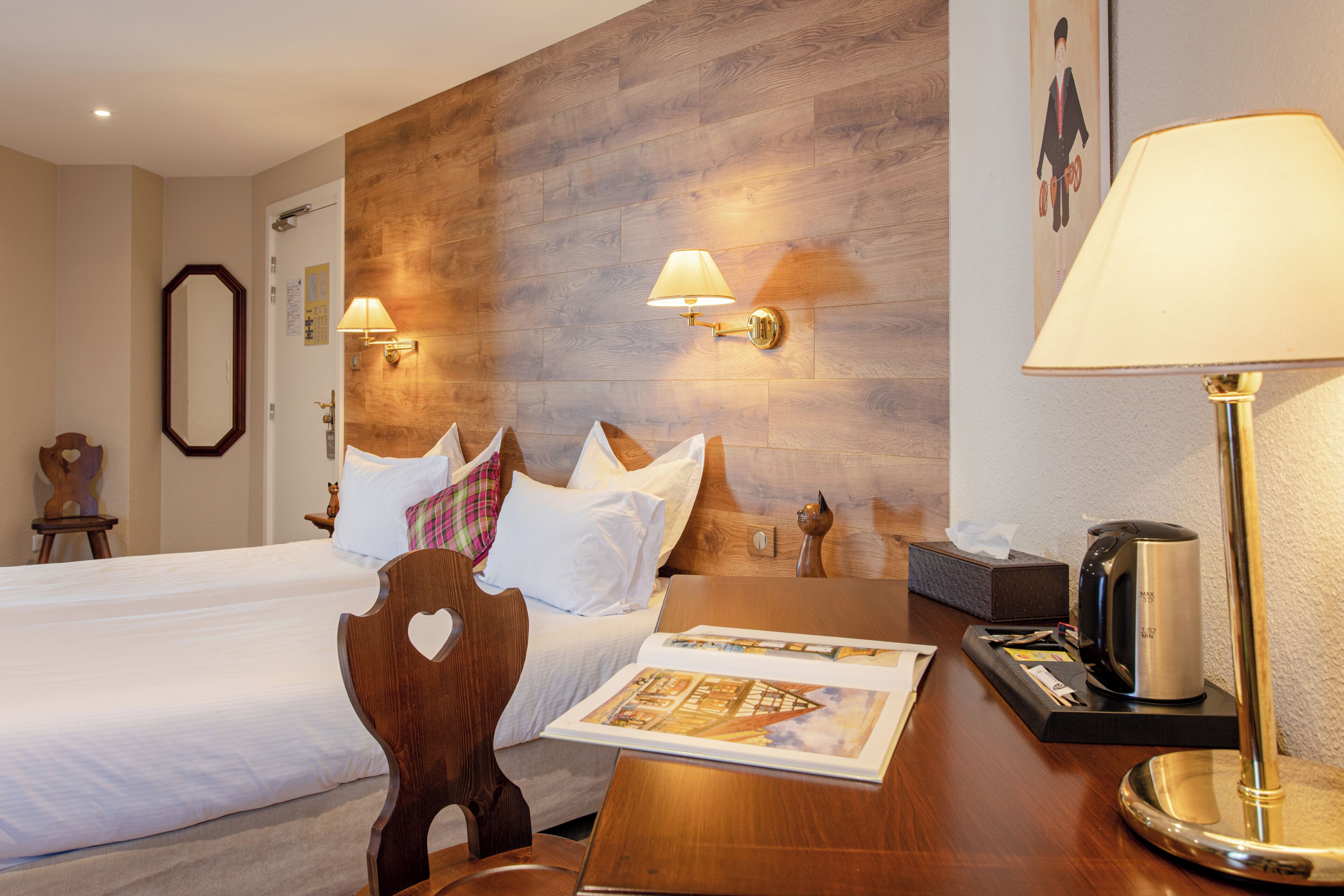 Minibar, bureau, Wi-Fi gratuit, draps fournis
