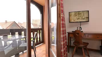 Classic Room | 1 bedroom, minibar, desk, free WiFi