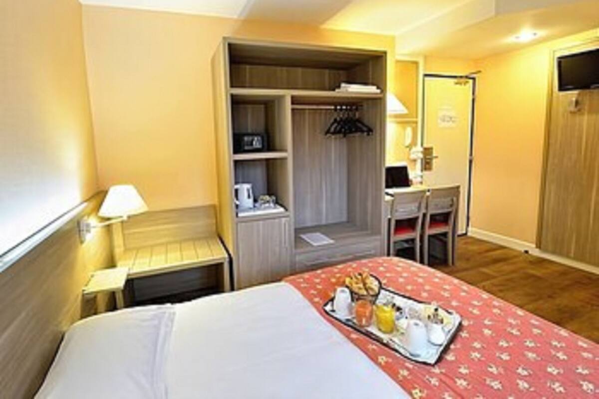 In-room safe, desk, soundproofing, free WiFi