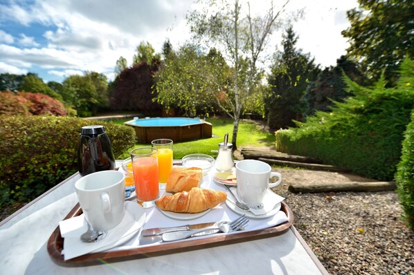 Terrace/patio - Hôtel du Lion d'Argent et des Tanneries (Montgivray)