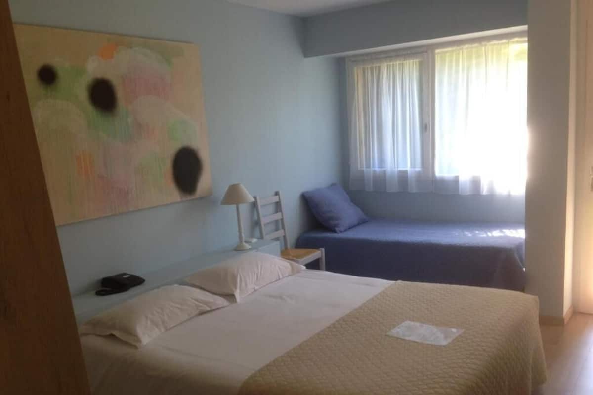 In-room safe, desk, soundproofing, free WiFi