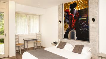 Caja de seguridad en la habitación, escritorio y insonorización