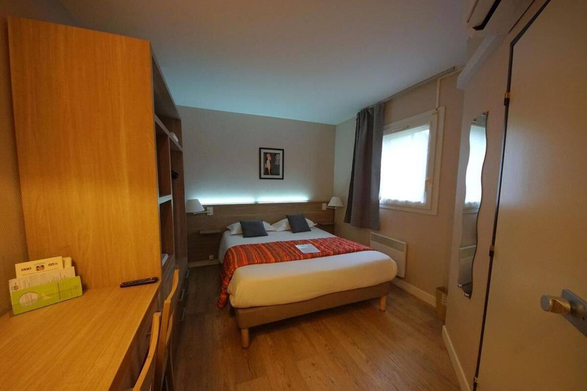 In-room safe, desk, soundproofing, free WiFi
