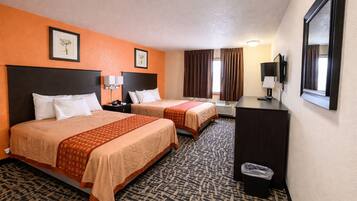 Rom, 2 queensize-senger, ikke-røyk, kjøleskap og mikrobølgeovn | Strykejern/-brett, wi-fi (inkludert), sengetøy og vekkerklokke