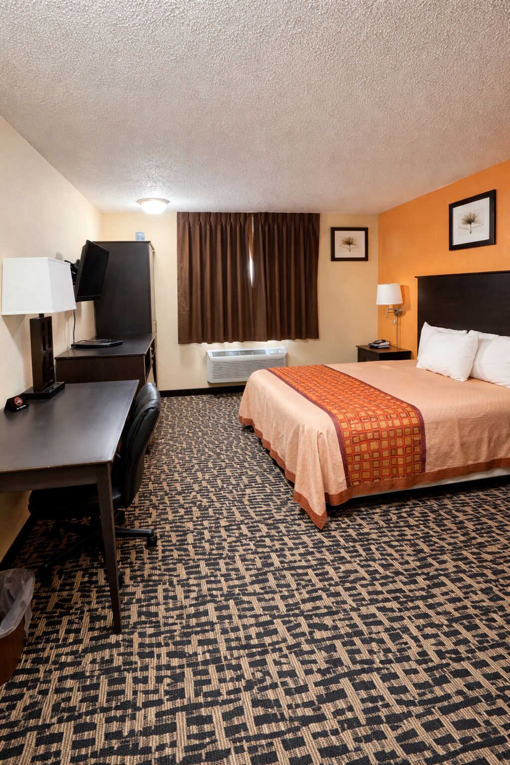 مكواة/لوح كي وواي فاي مجانًا وملاءات أسرّة ومُنبهات