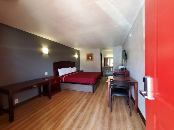 Desk, laptop workspace, iron/ironing board, free WiFi