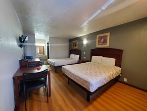 Room, 2 Queen Beds, Smoking