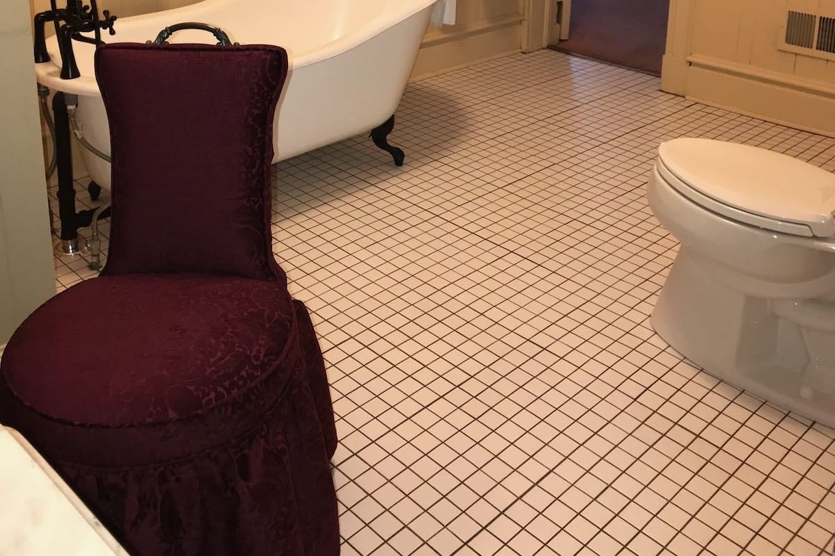 Chambre Deluxe, 1 trÚs grand lit (Kate) | Salle de bain | Articles de toilette (gratuits), séchoir à cheveux, peignoirs