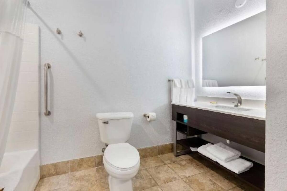 Bathroom | Free toiletries, hair dryer, towels