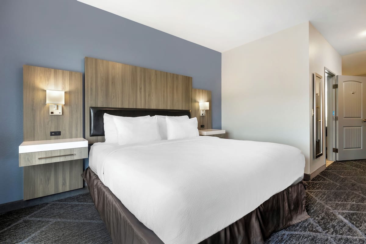 Hypo-allergenic bedding available, desk, laptop workspace