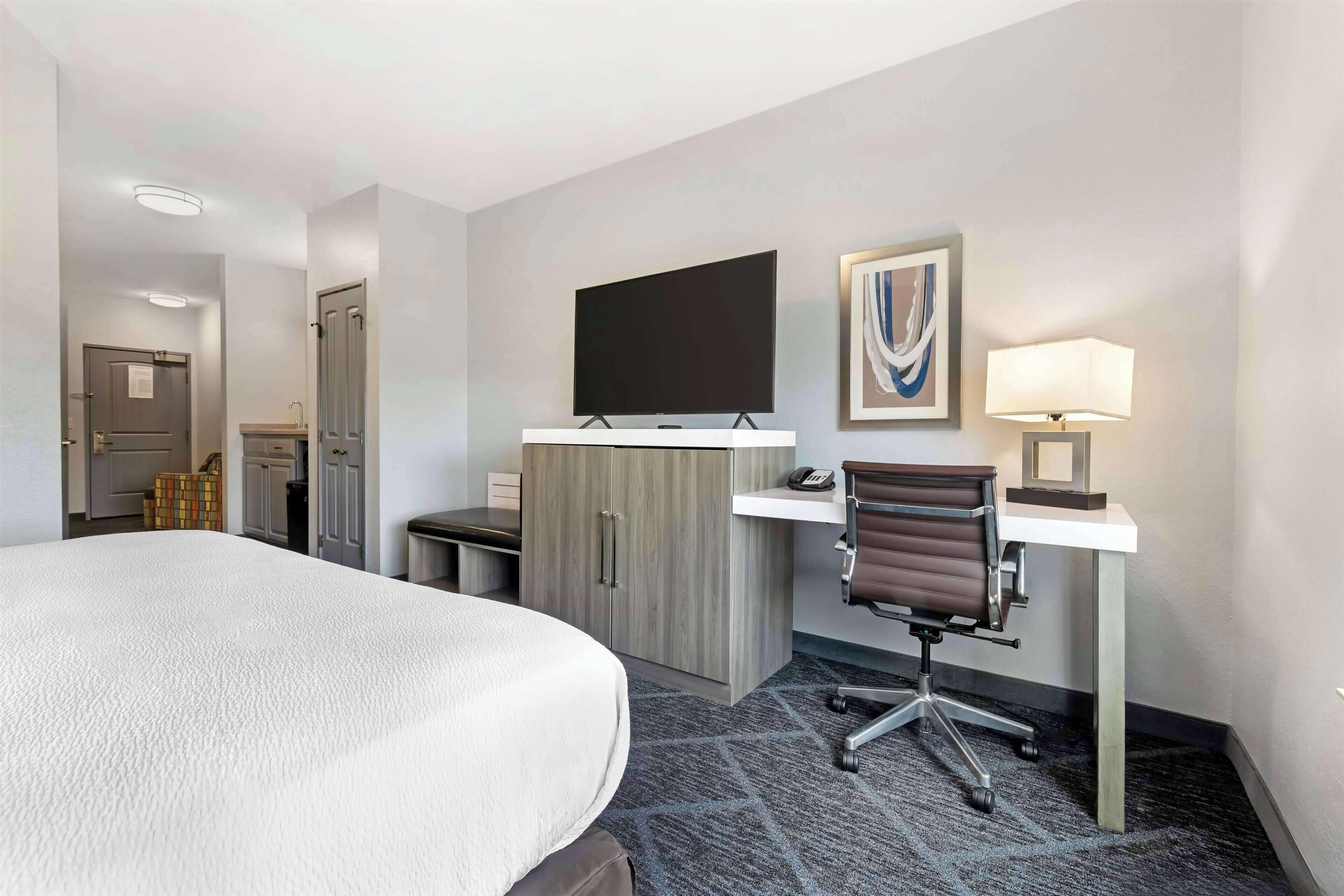 Suite, 1 King Bed, Non Smoking