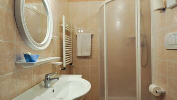 Asciugacapelli, bidet, asciugamani
