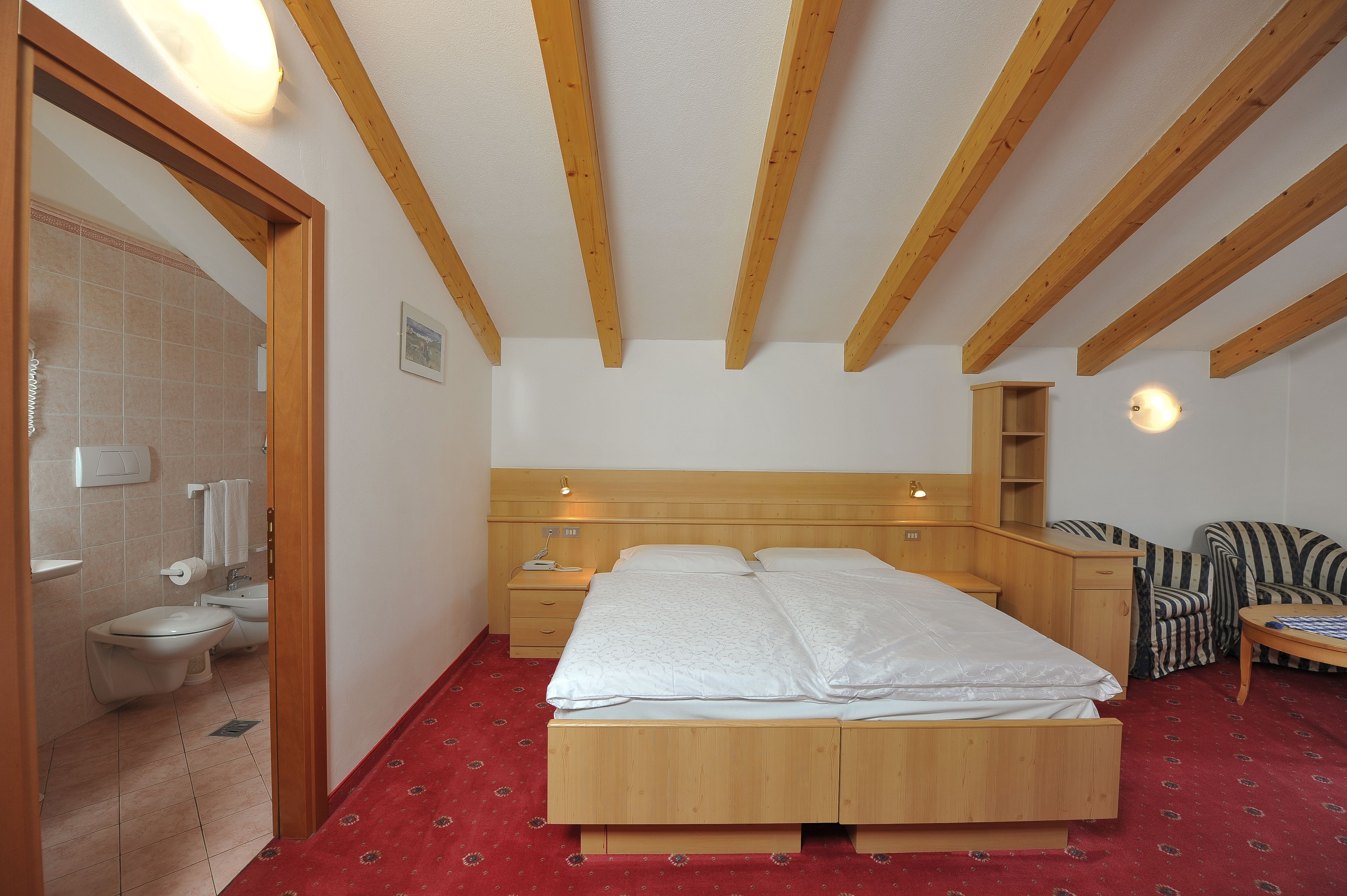 comfort double room | in-room safe, desk, free wifi