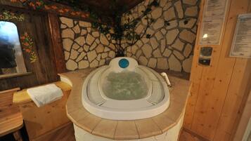 室內 SPA 浴池