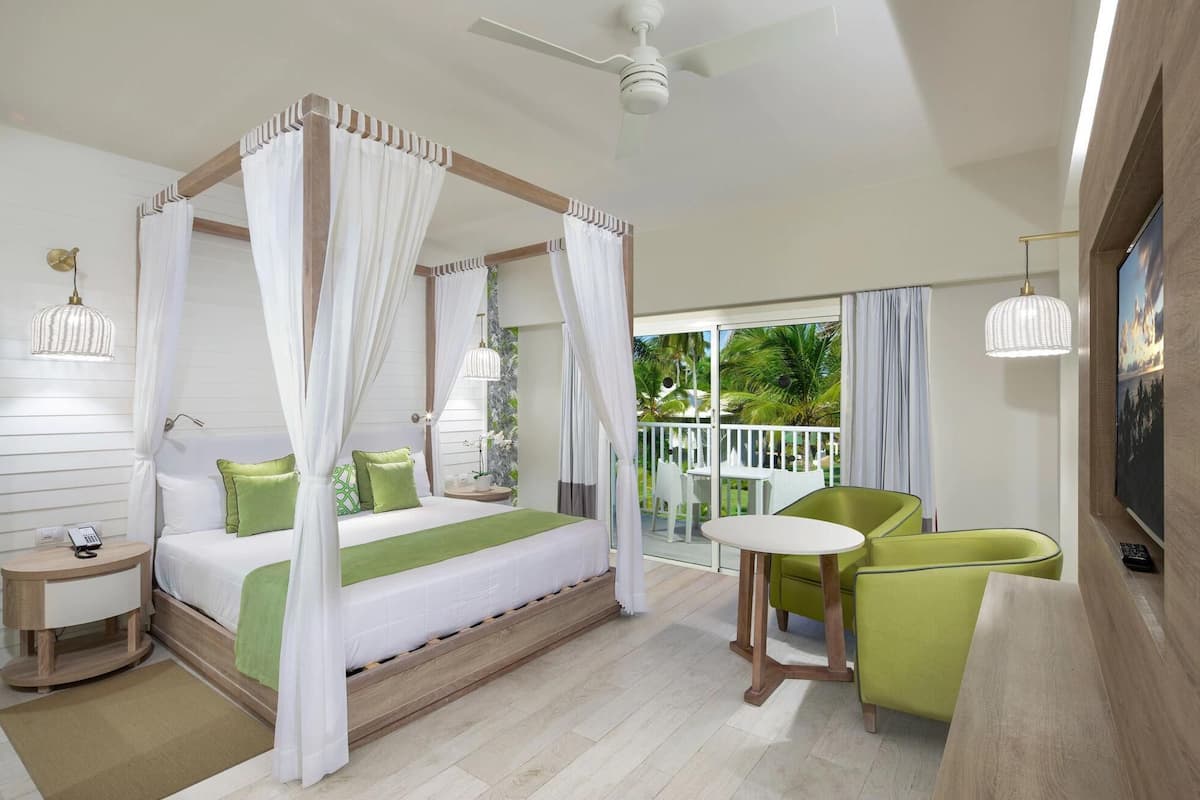 Premium bedding, minibar, in-room safe, laptop workspace