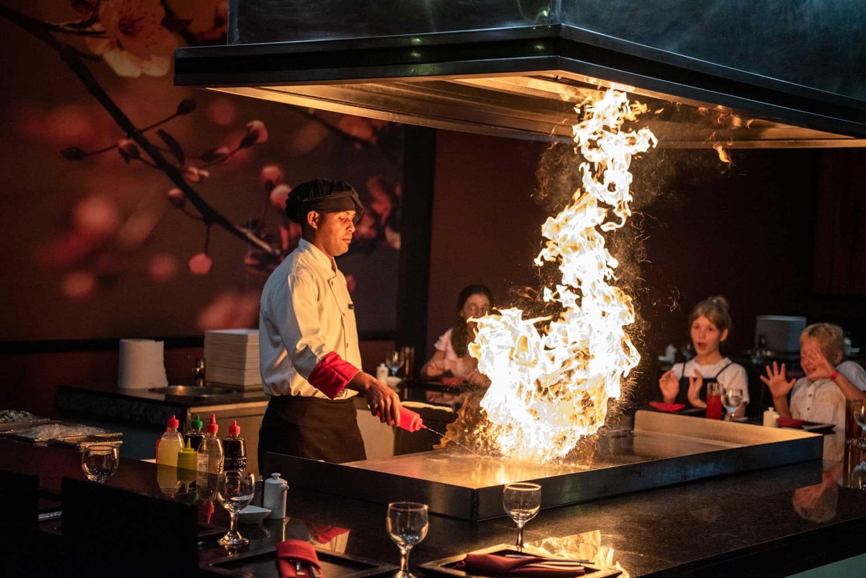 8 restaurants; lunch and dinner served