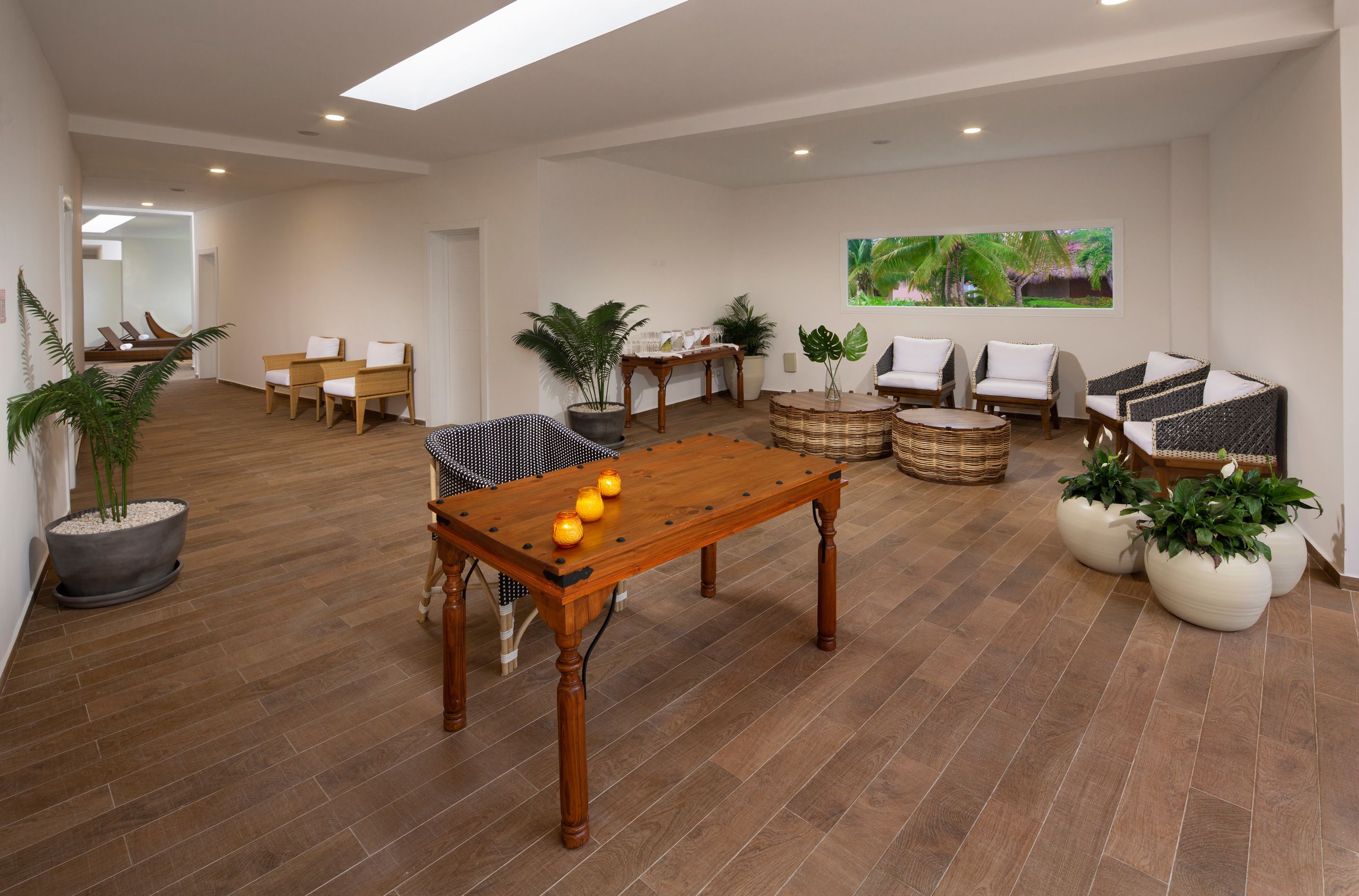 Couples treatment rooms, hydrotherapy, aromatherapy, beach massages