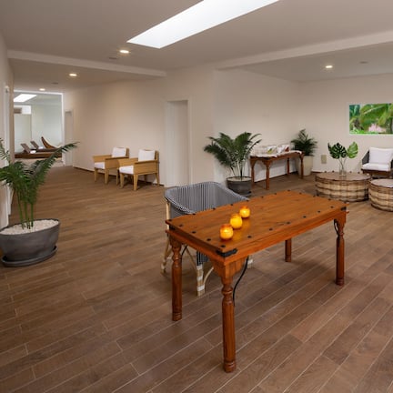 Couples treatment rooms, hydrotherapy, aromatherapy, beach massages