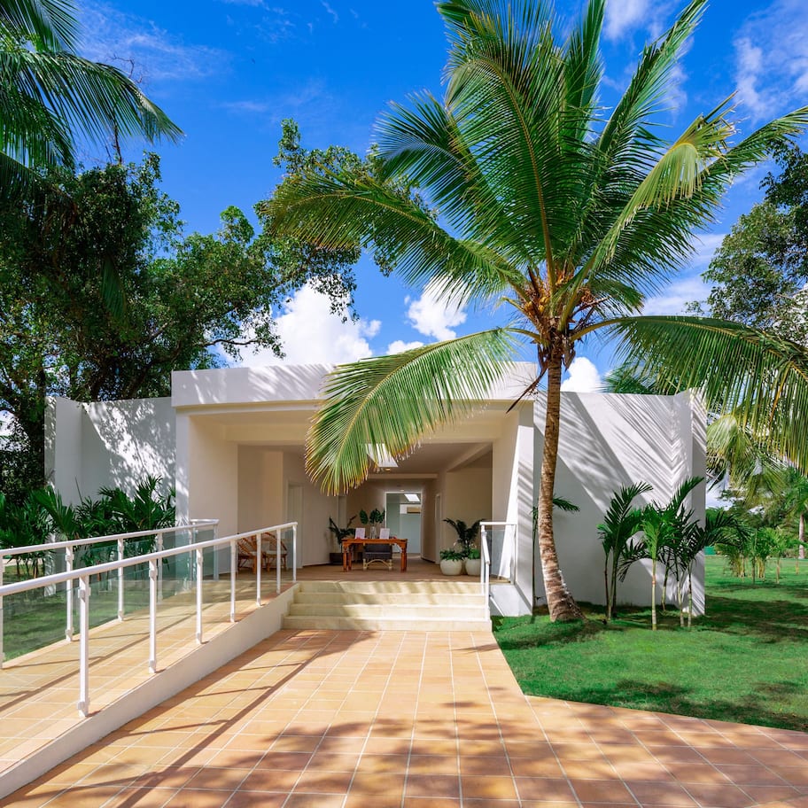 Couples treatment rooms, hydrotherapy, aromatherapy, beach massages