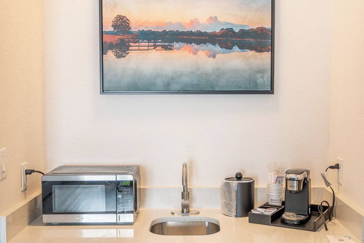 1 bedroom, down duvets, in-room safe, blackout curtains