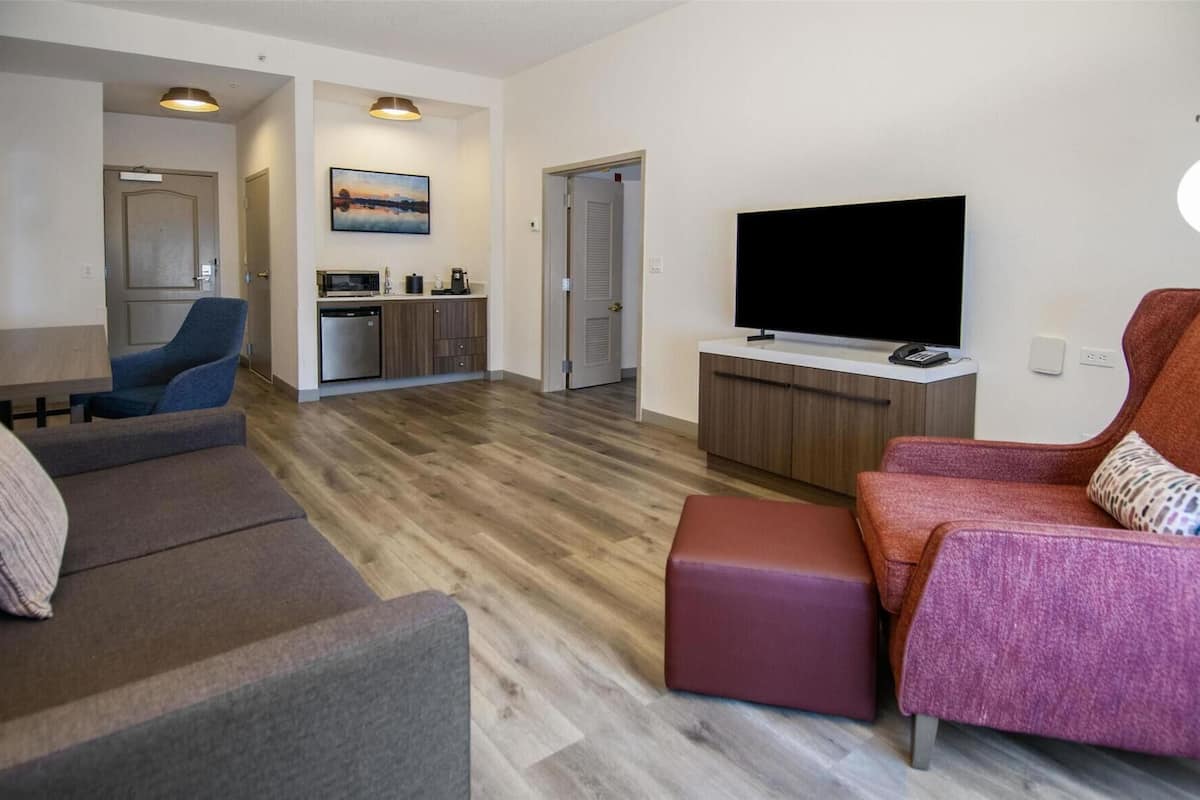 Living area | 42-inch flat-screen TV with cable channels, TV, pay films