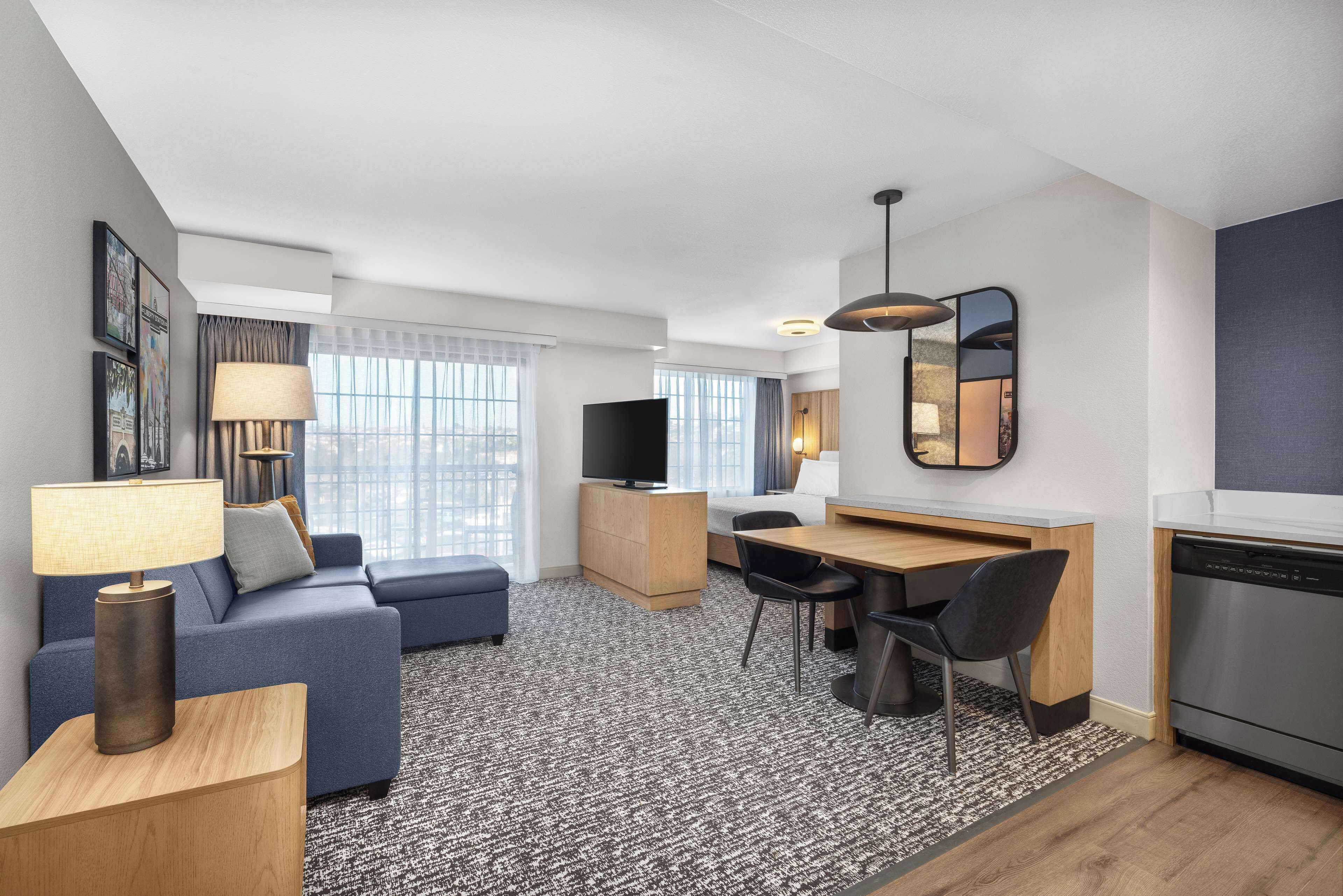 42-inch lcd tv with cable channels, tv