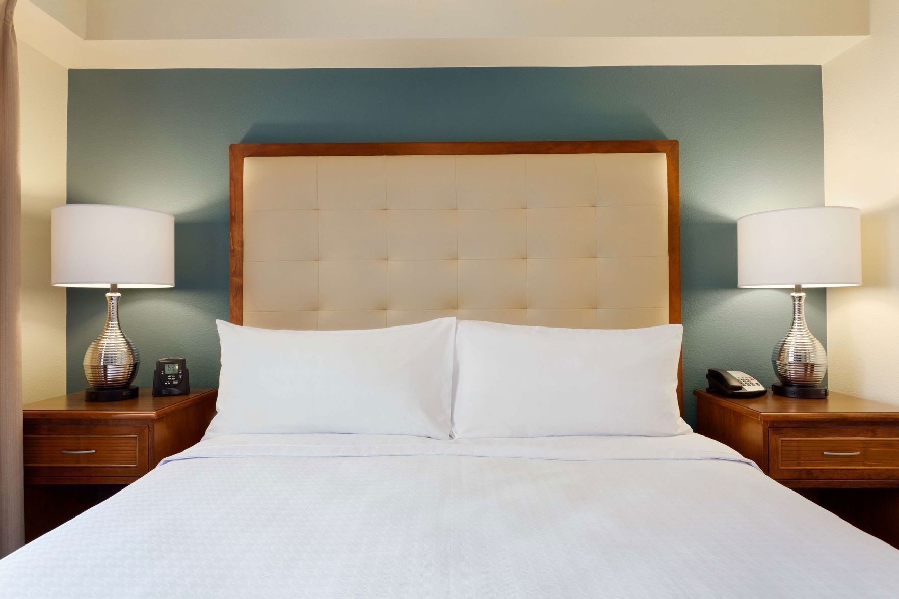 Literie de qualité supérieure, coffres-forts dans les chambres