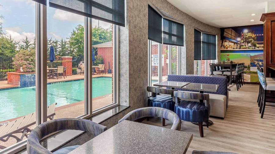 Clarion Pointe Sulphur Springs