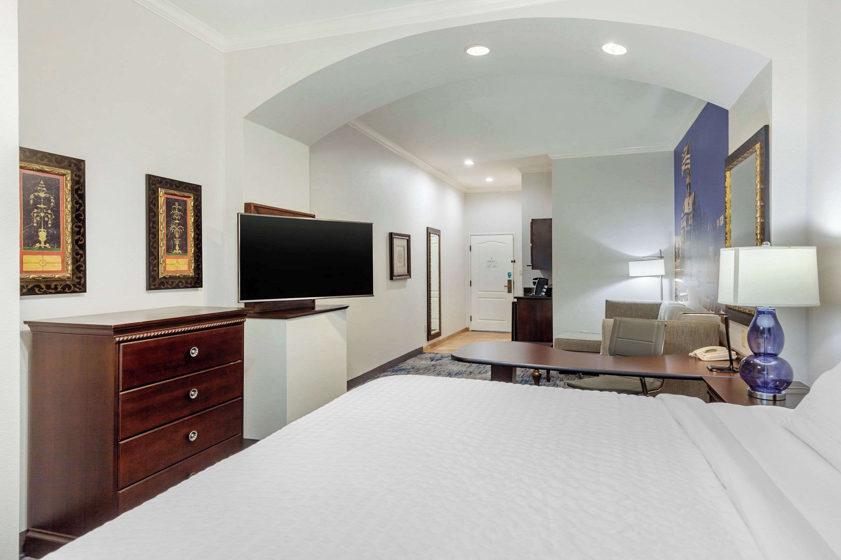 suite, 1 king bed, non smoking | premium bedding, pillow-top beds, desk, laptop workspace