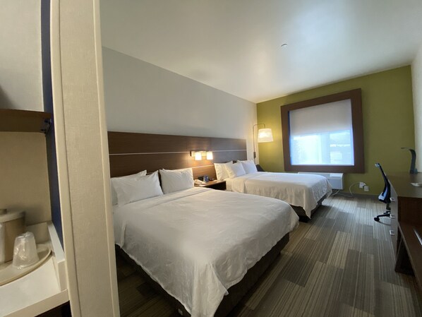 A hotel room with two beds, a nightstand, a lamp, and a window with blinds. - Holiday Inn Express & Suites Beaumont - Oak Valley by IHG (Beaumont)