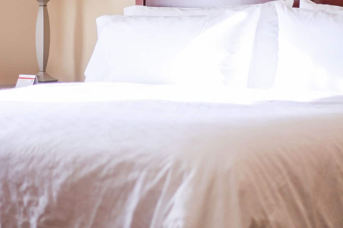 standard room, 1 king bed | in-room safe, desk, blackout curtains, iron/ironing board