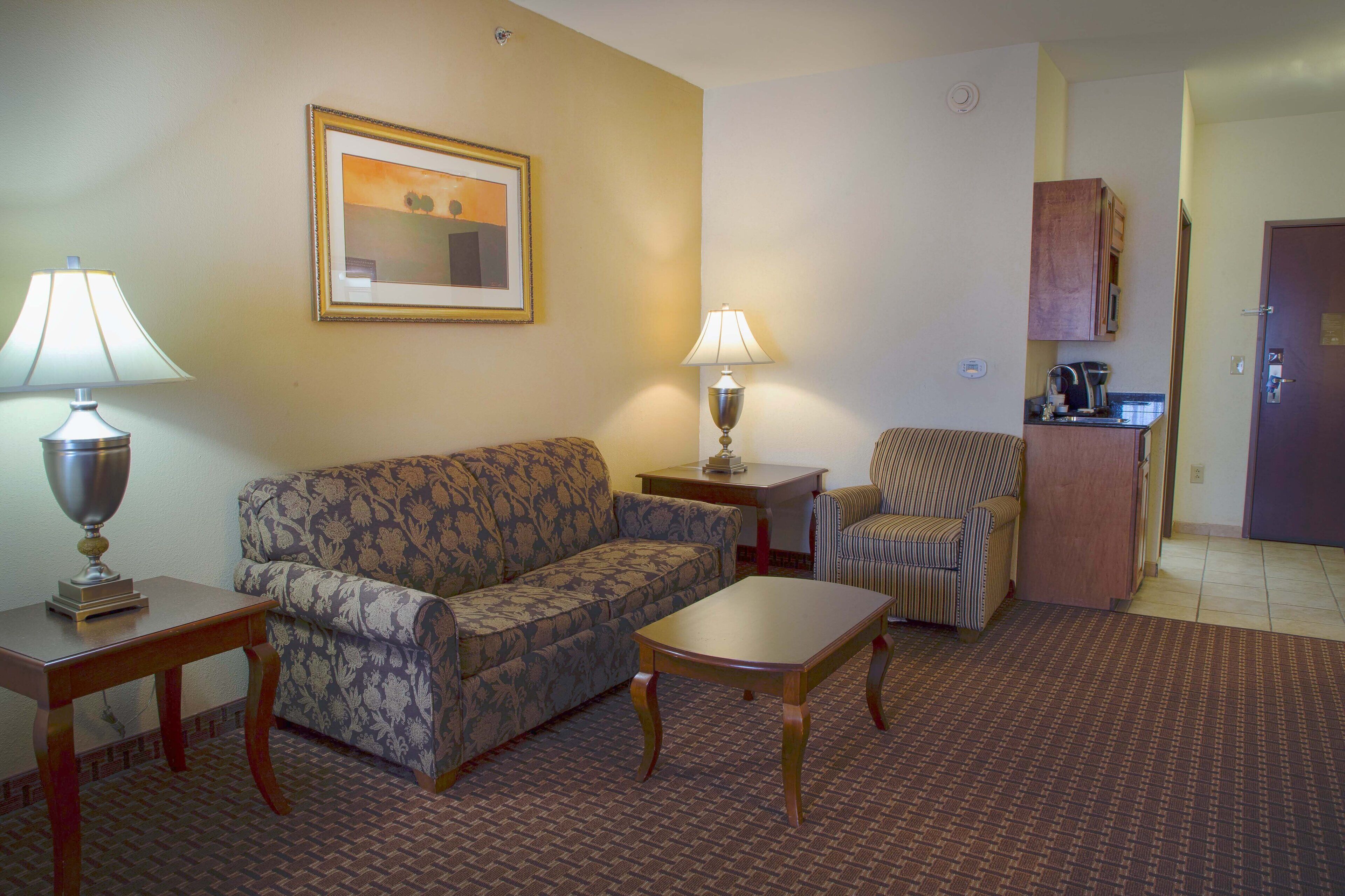 suite, 1 king bed, jetted tub | in-room safe, desk, blackout curtains, iron/ironing board