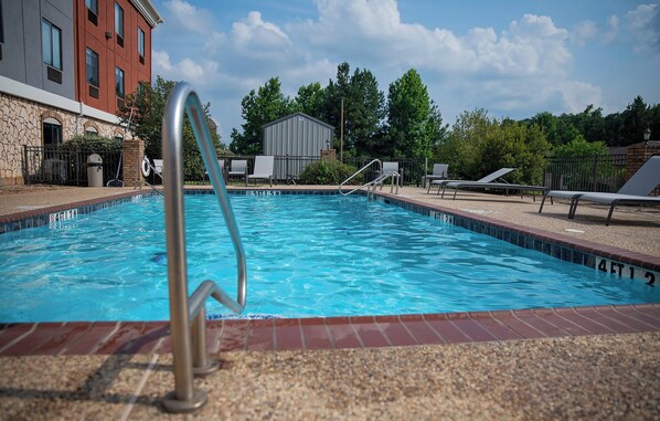Seasonal outdoor pool, open 9 AM to 10 PM, pool loungers