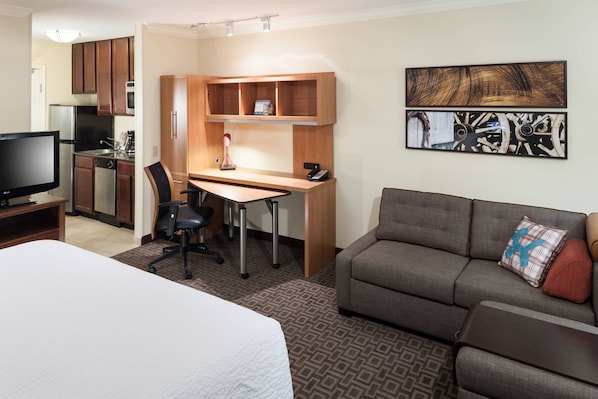 32-inch flat-screen TV with cable channels, TV - TownePlace Suites by Marriott San Antonio Airport (San Antonio)