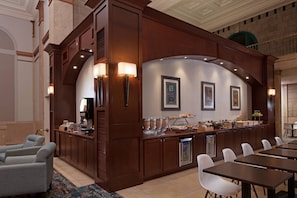 Free daily buffet breakfast - Springhill Suites Marriott Baltimore Downtown/Inner Harbor (Baltimore)