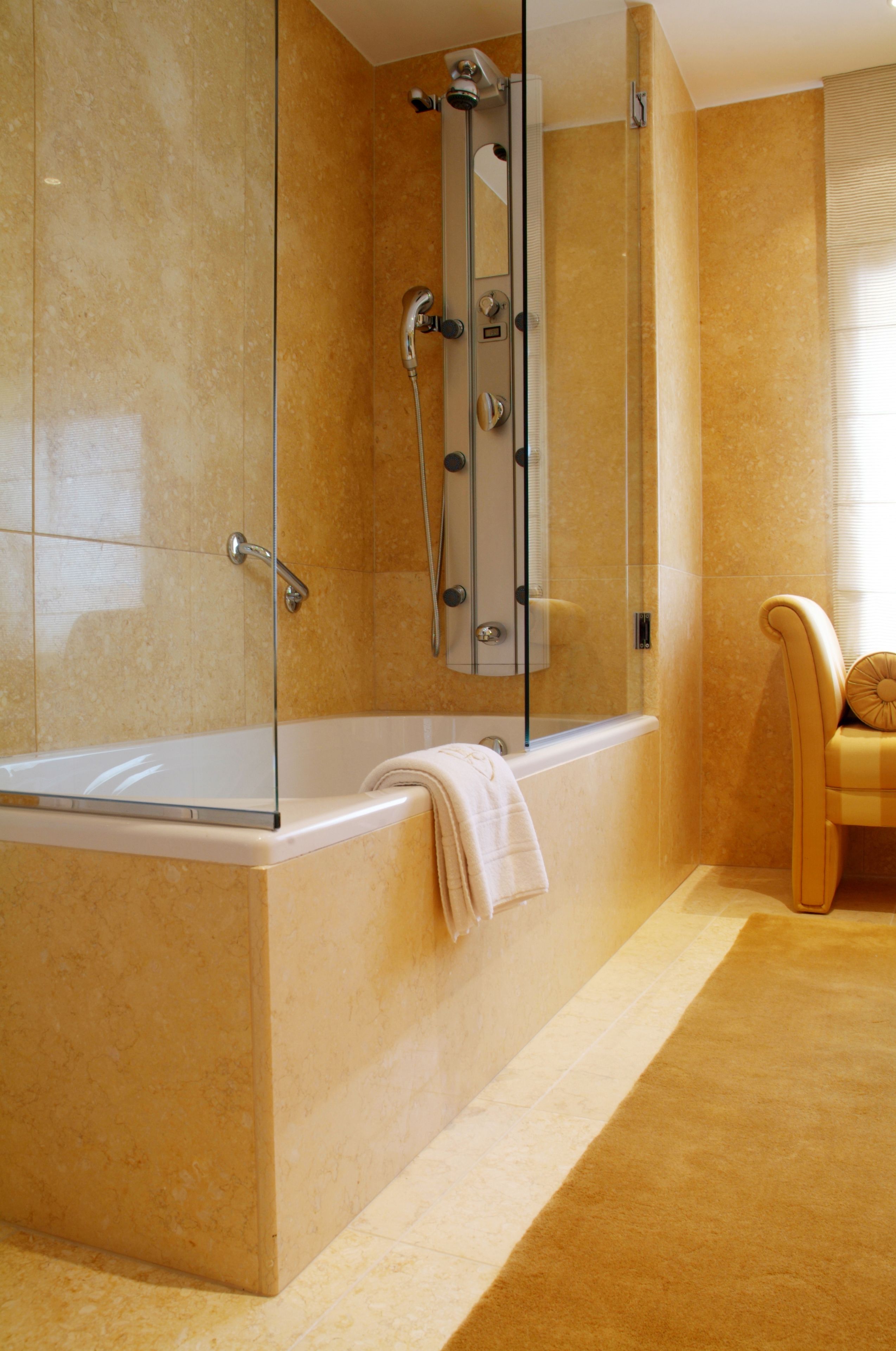 suite | bathroom shower