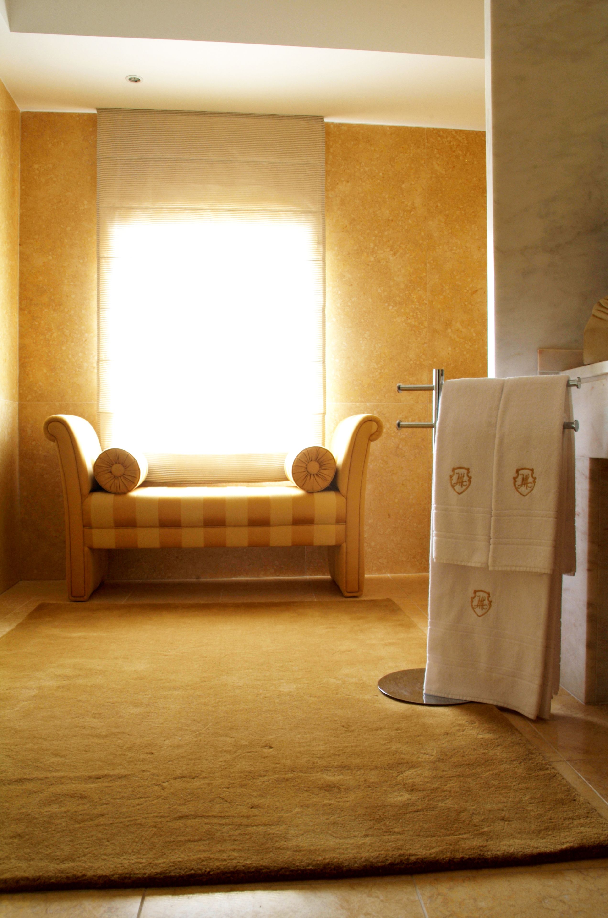 suite | living area | 43-inch smart tv with digital channels, tv