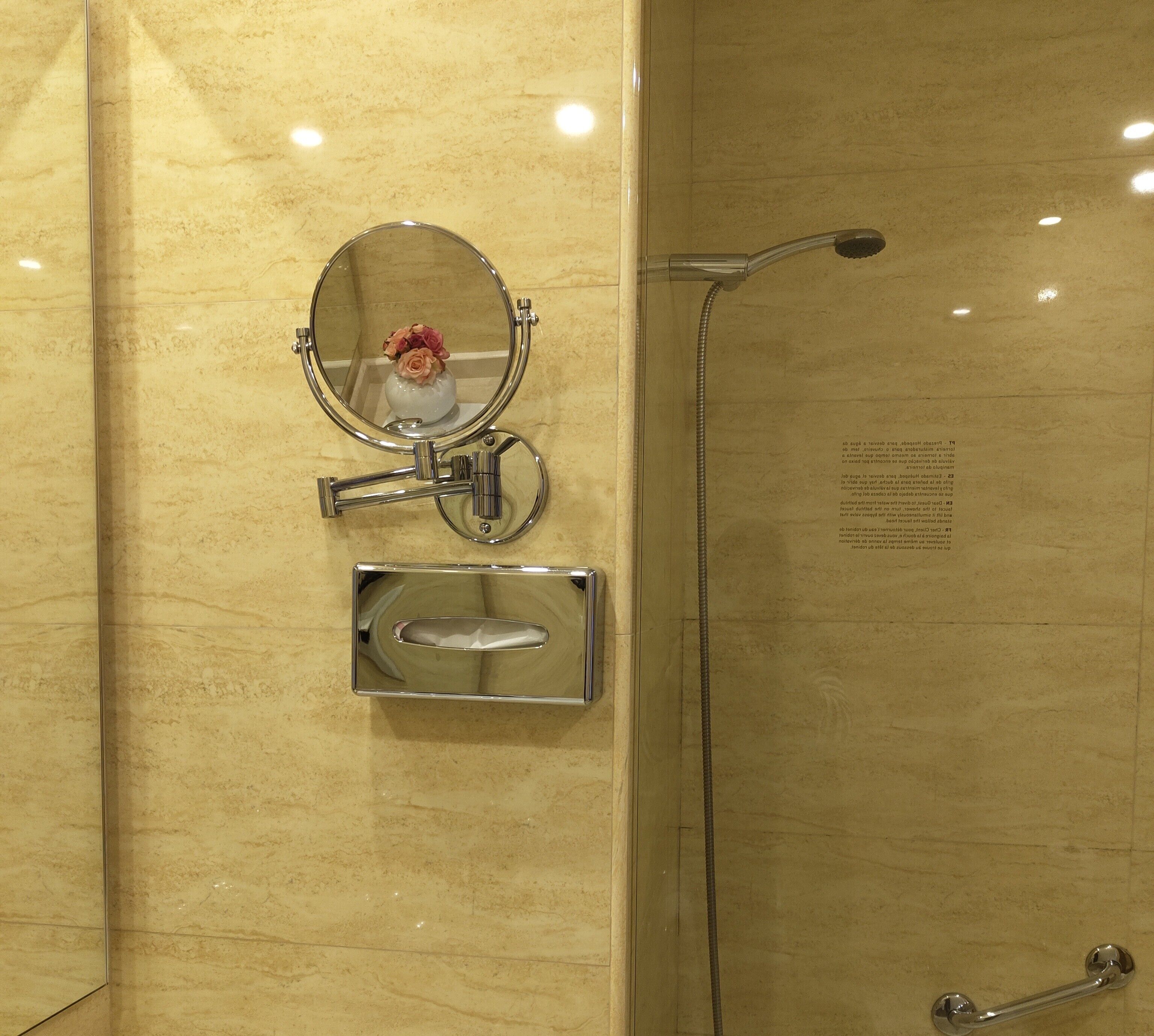 combined shower/bathtub, free toiletries, hair dryer, bidet