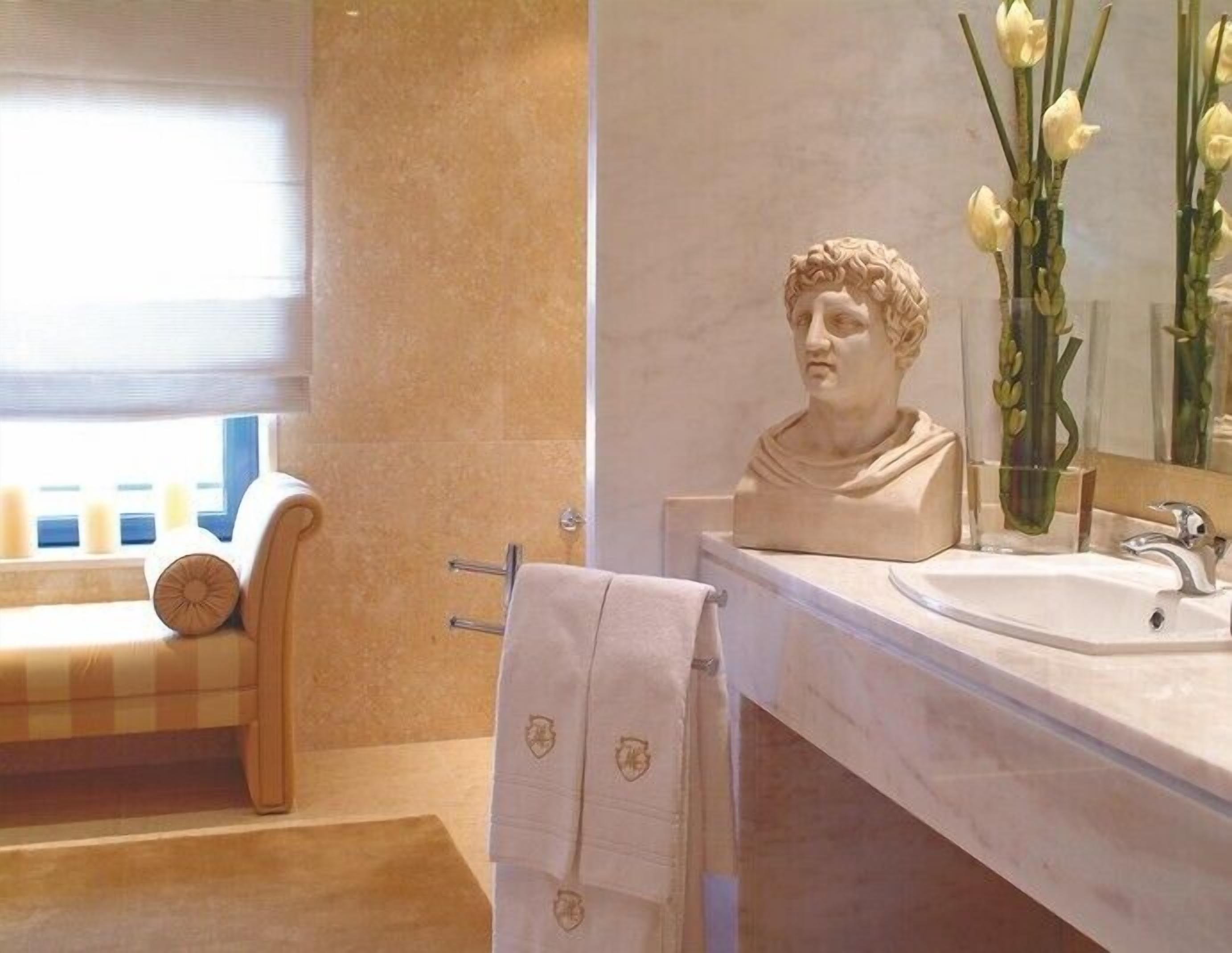 suite | 1 bedroom, minibar, in-room safe, desk