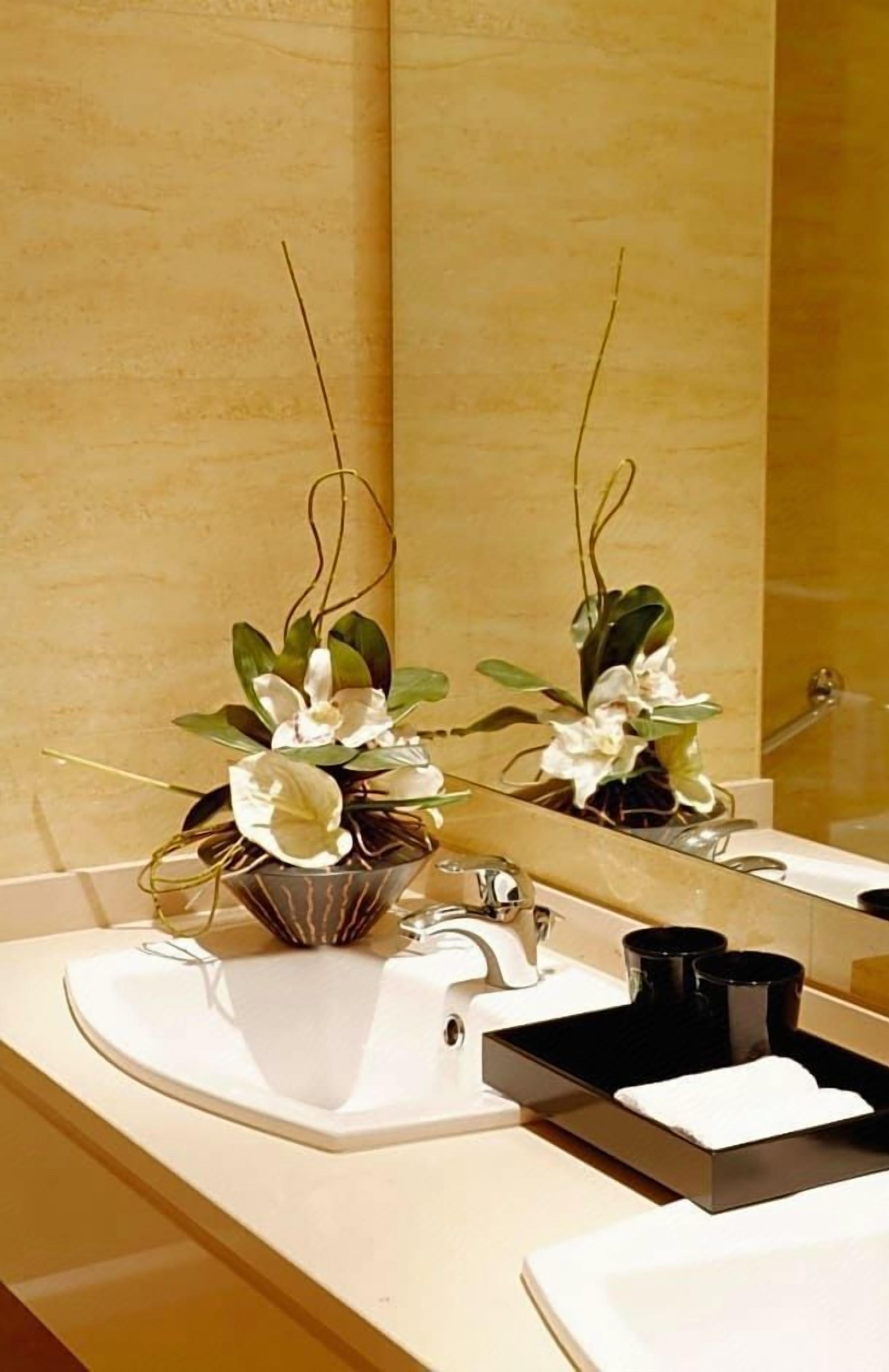 Baño | Tina con regadera, amenidades de baño gratuitas, secadora de cabello 