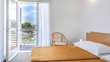 Habitación doble, vista al mar, en edificio contiguo | Escritorio y wifi