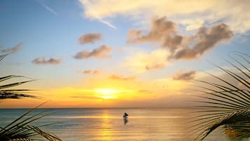 Plage, sable blanc, navette gratuite vers la plage, serviettes de plage